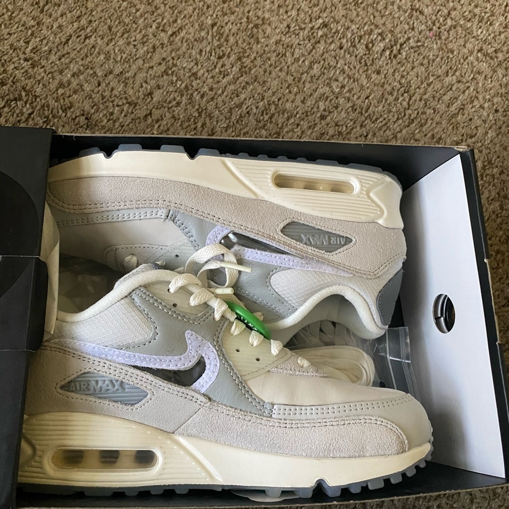 Brand new with box Nike AIR max 90 Basement collab